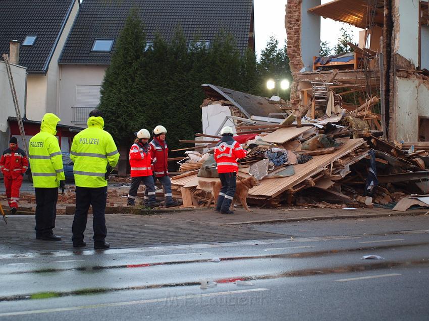 Hausexplosion Bruehl bei Koeln Pingsdorferstr P378.JPG